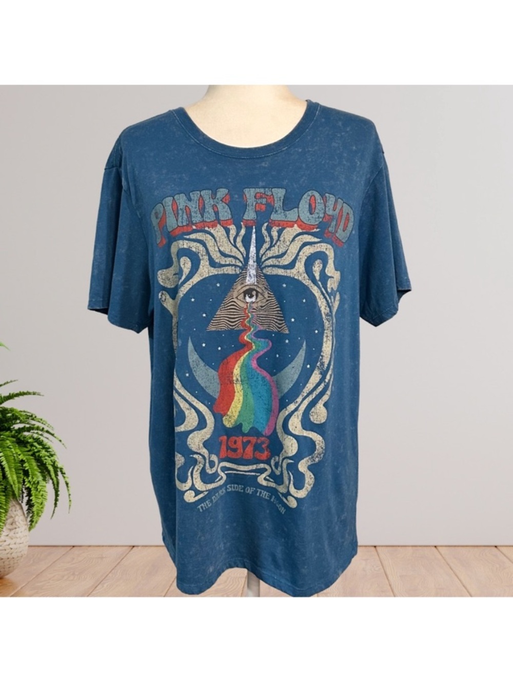 Pink Floyd "Dark Side of the Moon" graphic t-shirt 1973 design NWOT - Picture 2 of 2